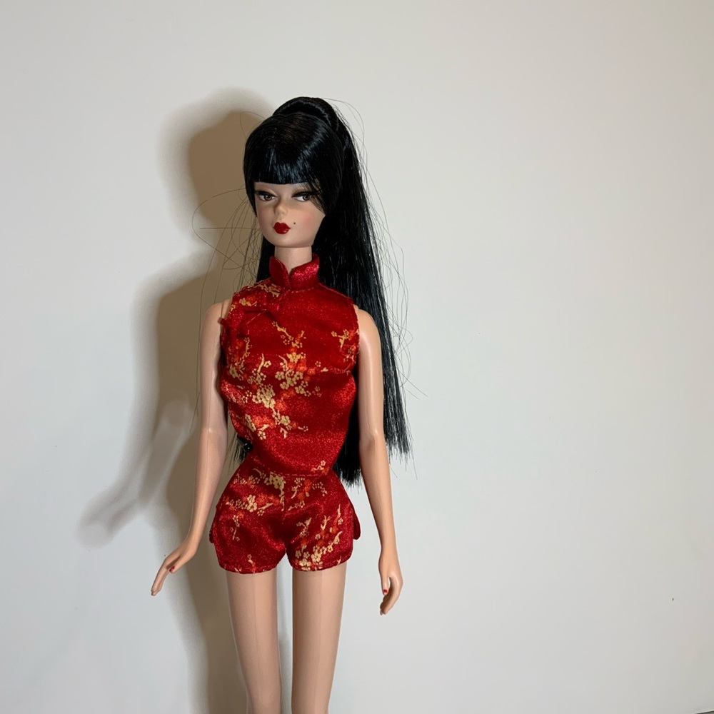 Silkstone Barbie Chinoiserie Red Moon (2004)